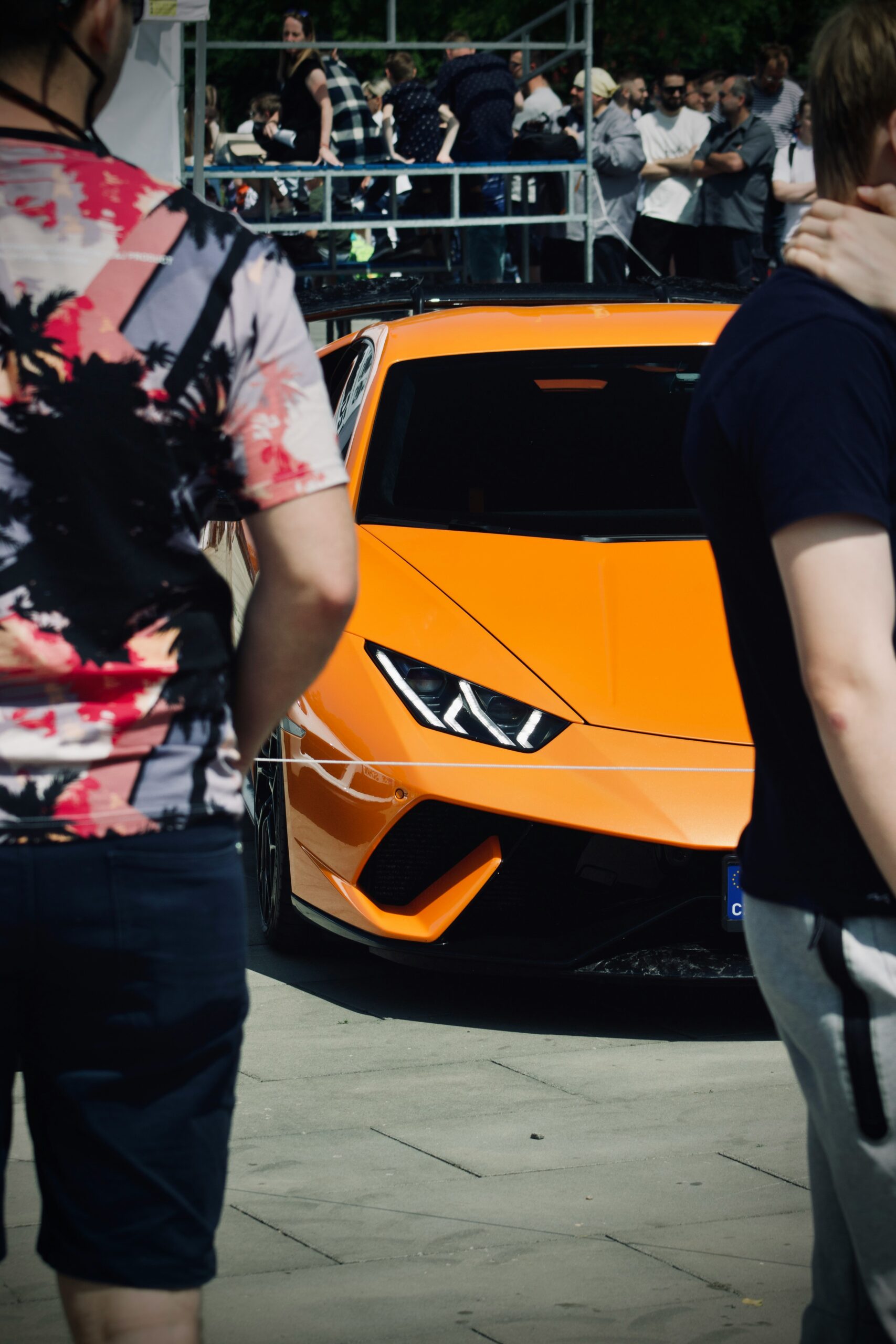 Coche en venta aparcado, imagen principal del artículo sobre cuándo vender un coche